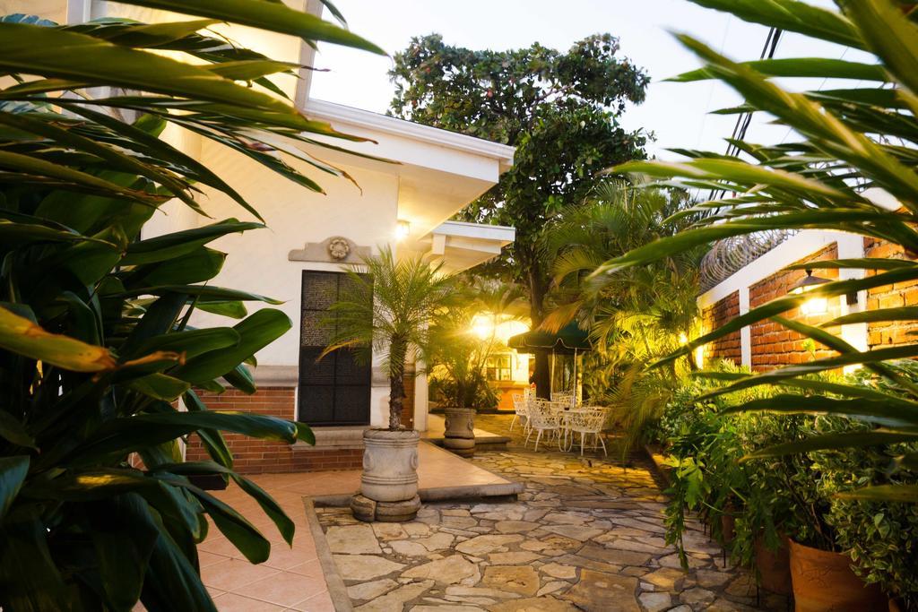 Hotel El Almendro Managua Exterior photo