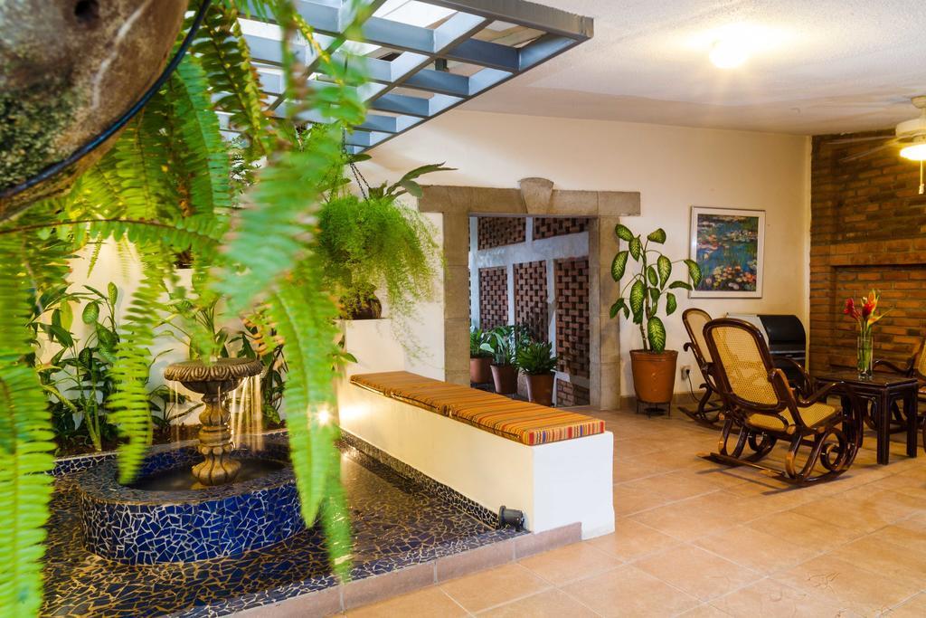 Hotel El Almendro Managua Exterior photo