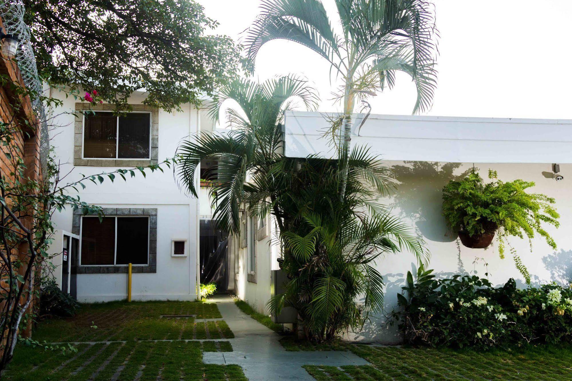 Hotel El Almendro Managua Exterior photo